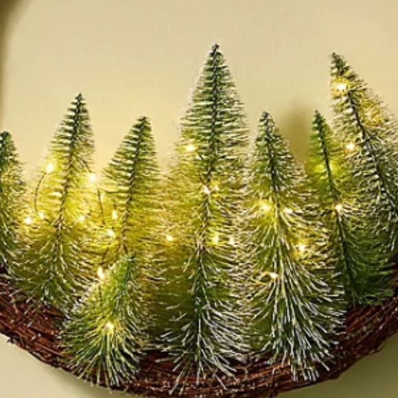 Anthropologie Terrain Pre-Lit LED Bottle Brush Tree Wreath - Picture 3 of 3